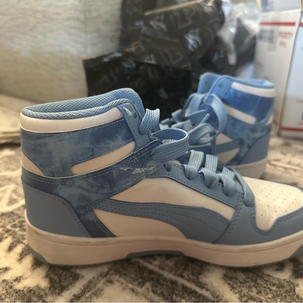 Puma rebound layup size 5.5 kids Sky Blue/White High-Tops new - no tags or box - Picture 2 of 7